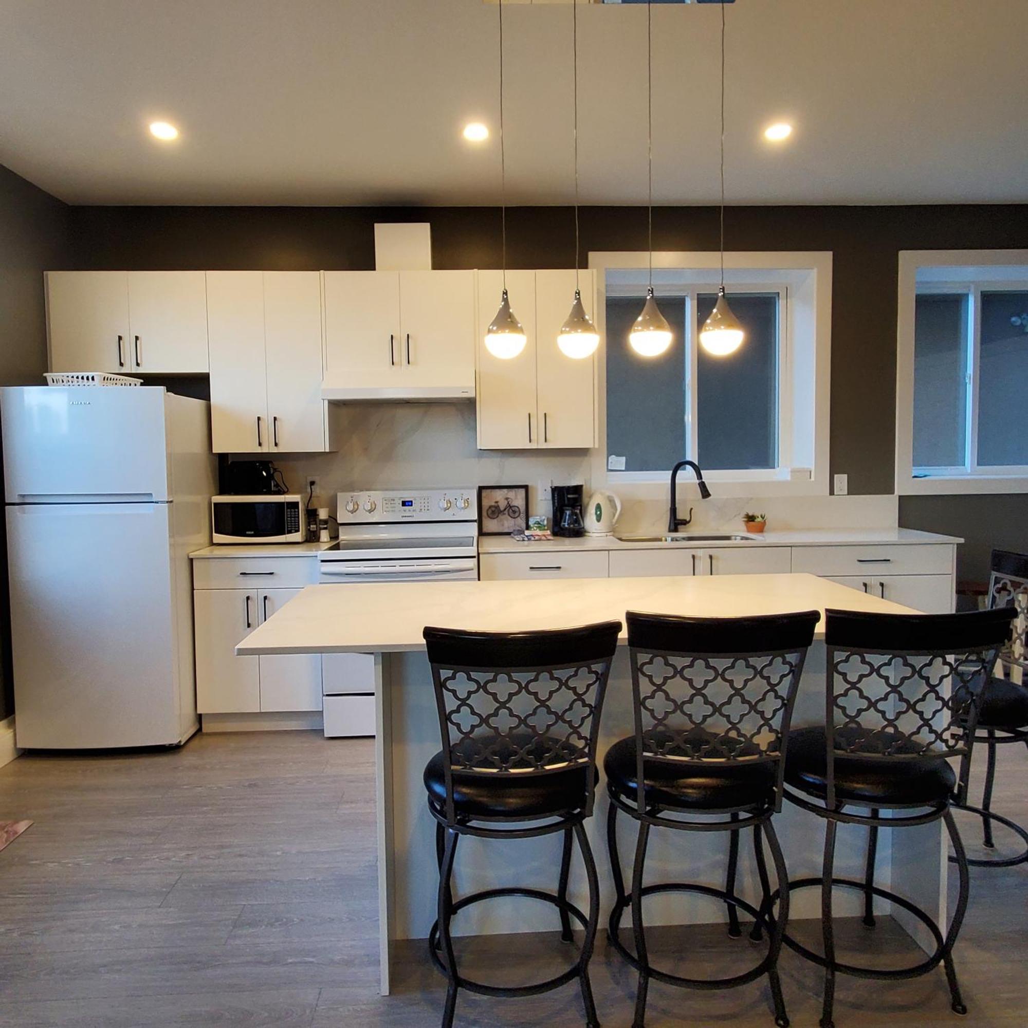 צ'יליוואק Mountain Retreat 3 Bedroom Garden House Near Heritage Park, Coliseum , Hwy 1, Fishing, Cultus Lake חדר תמונה